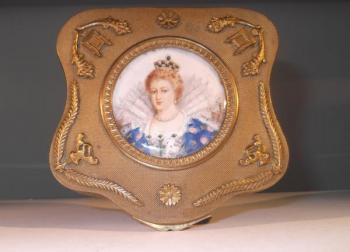 Dóza: mosaz s miniaturou, Francie Dóza: mosaz s miniaturou, Francie