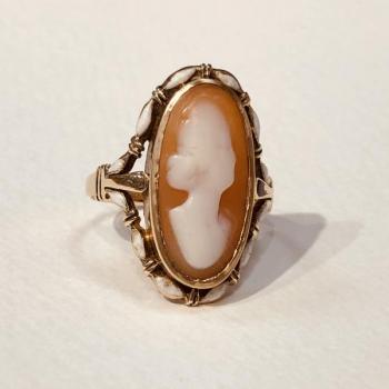 STAROŽITNÝ ZLATÝ PRSTEN S KAMEJÍ STAROŽITNÝ ZLATÝ PRSTEN S KAMEJÍ