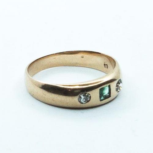 Starožitný zlatý prsten s brilianty a smaragdem Starožitný zlatý prsten s brilianty a smaragdem