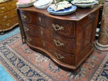 Komoda tříšuplíková  Komoda tříšuplíková