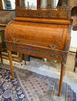 Psací stůl s roletou  Psací stůl s roletou