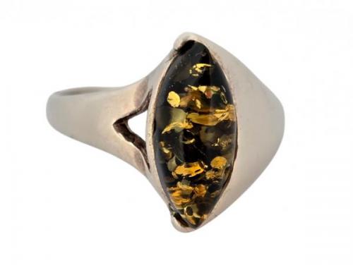 Stříbrný prsten se zeleným jantarem Stříbrný prsten se zeleným jantarem