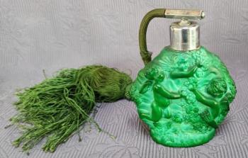 Art deco flakon s anděly, malachit sklo, Schlevogt Art deco flakon s anděly, malachit sklo, Schlevogt