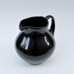 Džbán z hyalitového skla Džbán z hyalitového skla