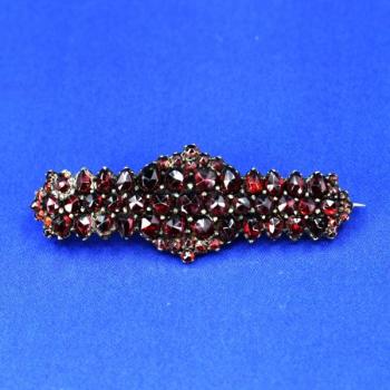 Granátová brož Granátová brož