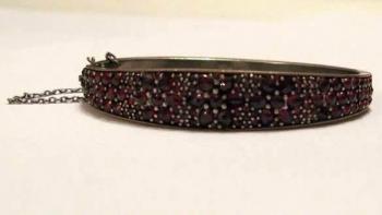 Granátový náramek Granátový náramek