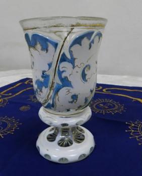 Pohár Biedermeier z přejímaného opálového skla Pohár Biedermeier z přejímaného opálového skla