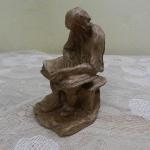 Keramická plastika ”muž s knihou”, značeno Keramická plastika ”muž s knihou”, značeno