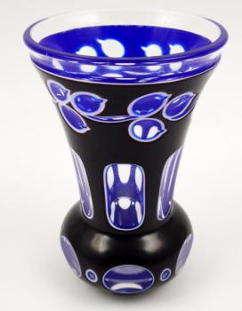 Pohár vrstvený kobaltem a rubínem Pohár vrstvený kobaltem a rubínem