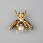 Zlatá brož s diamanty, rubínem a perlou Zlatá brož s diamanty, rubínem a perlou