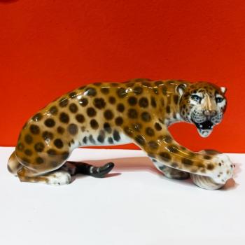Rosenthal, Gerhard Schliepstein, Leopard s míčem Rosenthal, Gerhard Schliepstein, Leopard s míčem