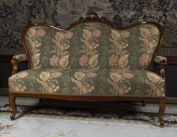 1. Čtyři křesla a sofa v barokním stylu 1. Čtyři křesla a sofa v barokním stylu