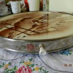 Otočný porcelánový podnos v chromové montáži Otočný porcelánový podnos v chromové montáži