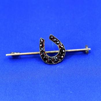 Granátová brož  Granátová brož