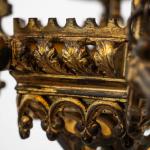 Menší neogotický lustr Menší neogotický lustr