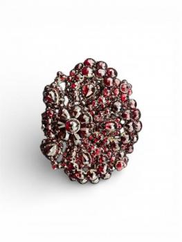 Granátová brož Granátová brož