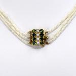 Perlový náhrdelník se zlatým uzávěrem Perlový náhrdelník se zlatým uzávěrem