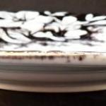 Malý mělký talíř s hnědým ornamentem - Stará Role Malý mělký talíř s hnědým ornamentem - Stará Role