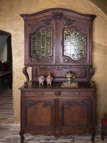 Impozantní normandská skříň z 18. století Impozantní normandská skříň z 18. století