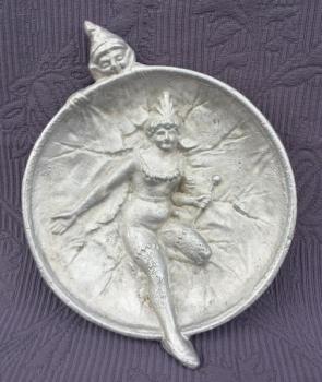 Mistička s dámou a trpaslíkem  Mistička s dámou a trpaslíkem