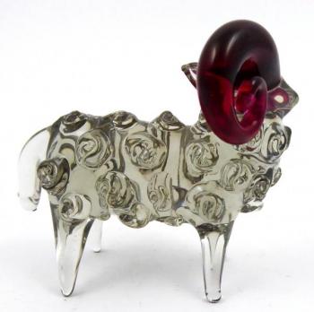 Železnobrodské sklo - Beran z granátového skla Železnobrodské sklo - Beran z granátového skla