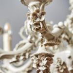 Osmiramenný porcelánový lustr Neapol Capodimonte Osmiramenný porcelánový lustr Neapol Capodimonte