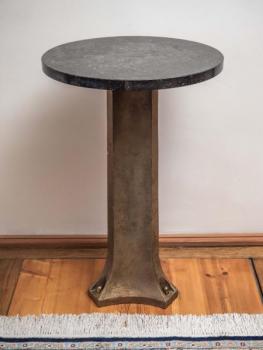 Malý stolek / podstavec z parní lokomotivy Malý stolek / podstavec z parní lokomotivy