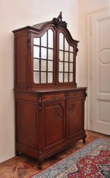 Starožitná rokoková skříň s fasetovanými zrcadly Starožitná rokoková skříň s fasetovanými zrcadly