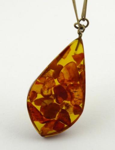 Náhrdelník s velkým přírodním jantarem Náhrdelník s velkým přírodním jantarem