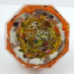 Skleněné těžítko s nachovými květy Skleněné těžítko s nachovými květy