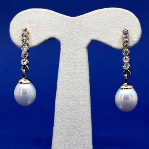 Zlaté náušnice s perlami a brilianty Zlaté náušnice s perlami a brilianty