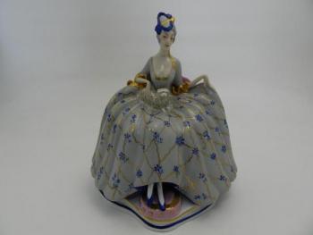 Dáma s psíkem, Fraureuth Kunstabteilung, Německo  Dáma s psíkem, Fraureuth Kunstabteilung, Německo