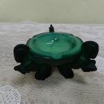 Malachitový popelník nesený okřídlenými koňmi Malachitový popelník nesený okřídlenými koňmi