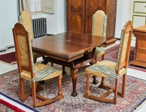 Anglický konferenční stolek rozkládací na jídelní Anglický konferenční stolek rozkládací na jídelní