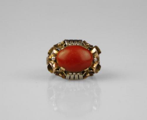 Zlatý prsten s mořským korálem Zlatý prsten s mořským korálem