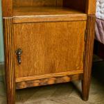 Zrestaurovaná starožitná ložnice Art Deco s velkou Zrestaurovaná starožitná ložnice Art Deco s velkou