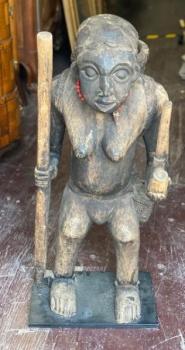 Africká dřevěná socha  Africká dřevěná socha