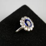 Zlatý prsten se safírem a diamanty Zlatý prsten se safírem a diamanty