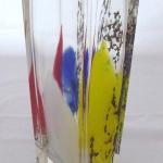 Váza s barevnými skvrnami a štěpinami kovů Váza s barevnými skvrnami a štěpinami kovů