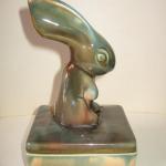 Dóza se zajícem ve stylu Art deco Dóza se zajícem ve stylu Art deco