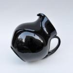 Džbán z hyalitového skla Džbán z hyalitového skla