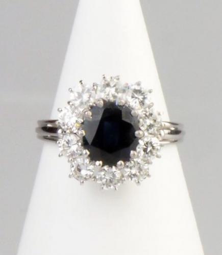 Zlatý prsten se safírem a diamanty Zlatý prsten se safírem a diamanty
