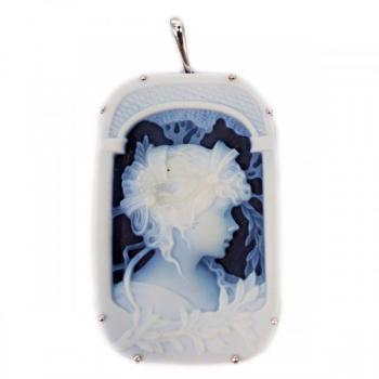 Zlatý přívěsek s řezaným achátem  Zlatý přívěsek s řezaným achátem