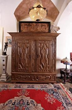 Barokní skříň s vnitřní truhlou 1784 Barokní skříň s vnitřní truhlou 1784