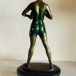 Dívka s míčem – Bruno Zach Dívka s míčem – Bruno Zach