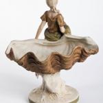 Royal Dux, Dívka s lasturou, secesní porcelán Royal Dux, Dívka s lasturou, secesní porcelán