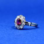 Zlatý prsten s rubínem a brilianty, 1930 Zlatý prsten s rubínem a brilianty, 1930