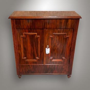 Nízká skříňka Nízká skříňka