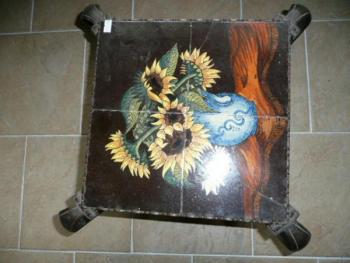 Bronzový stolek signovaný T. A., Bronzový stolek signovaný T. A.,