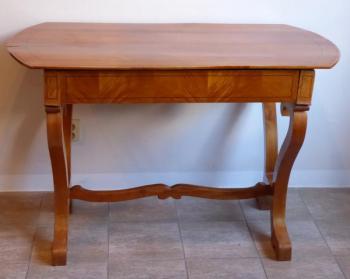 Biedermeierový stůl v třešňové dýze Biedermeierový stůl v třešňové dýze